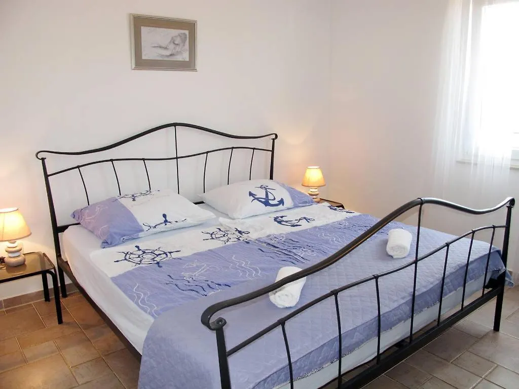 Apartment Tin Pinezici