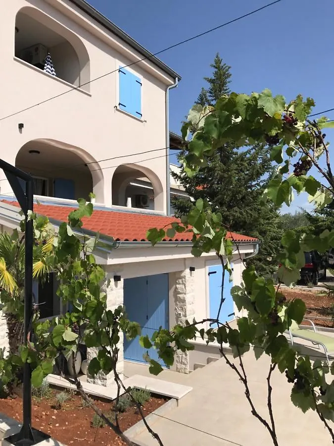Apartment Tin Pinezici  0*, Pinezici (Krk) Croatia